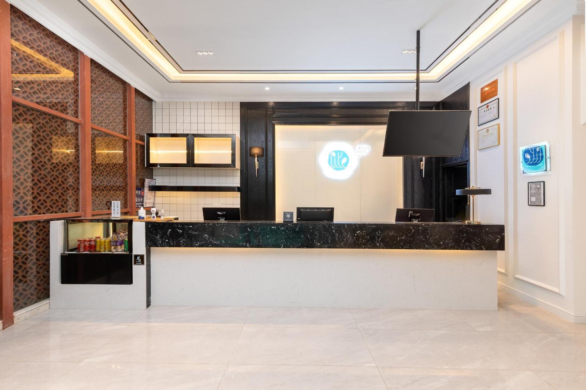 Xana Lite Hotel - Guangzhou Fangcun Huadiwan Metro Station Buitenkant foto