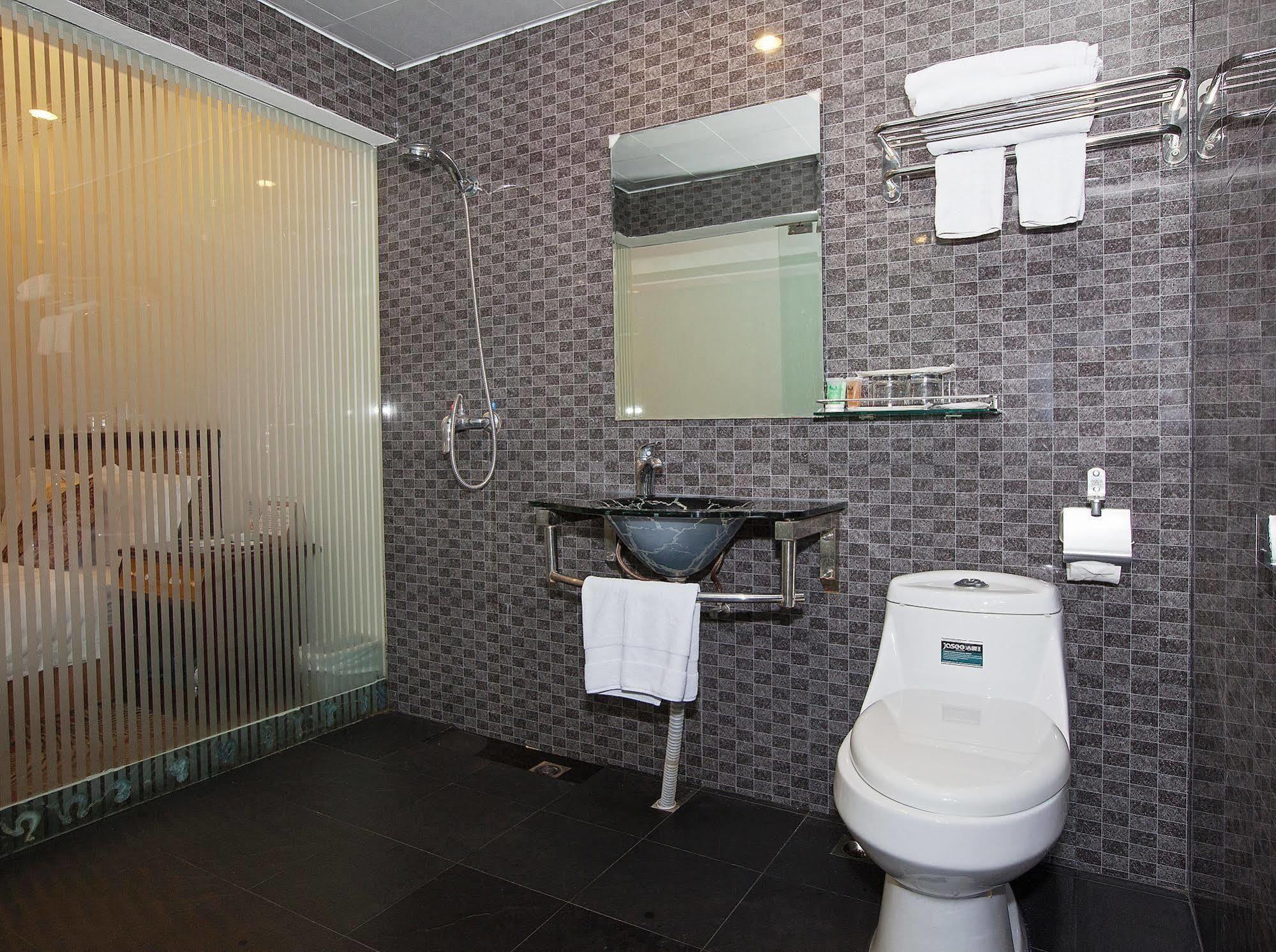 Xana Lite Hotel - Guangzhou Fangcun Huadiwan Metro Station Buitenkant foto